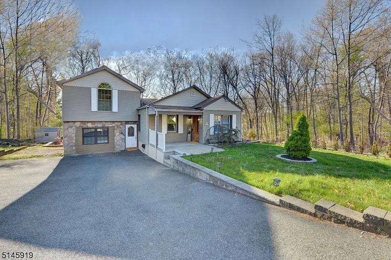 59 Garside Ave photo 1