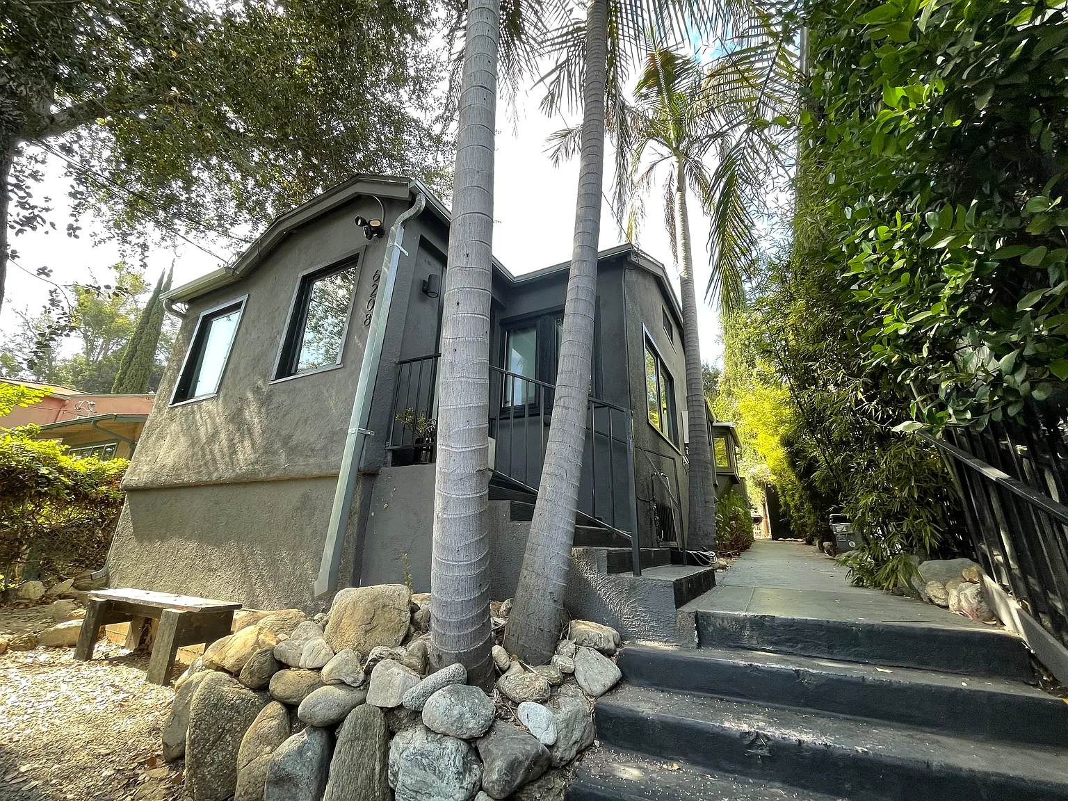 2 bed, 875 sqft, $1,550 — Photo 1