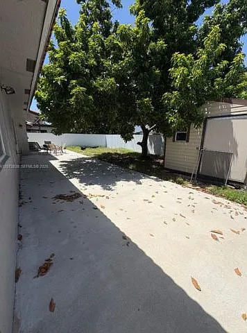 4 bed, 2.0 bath, 1333 sqft, $3,500 — Photo 4