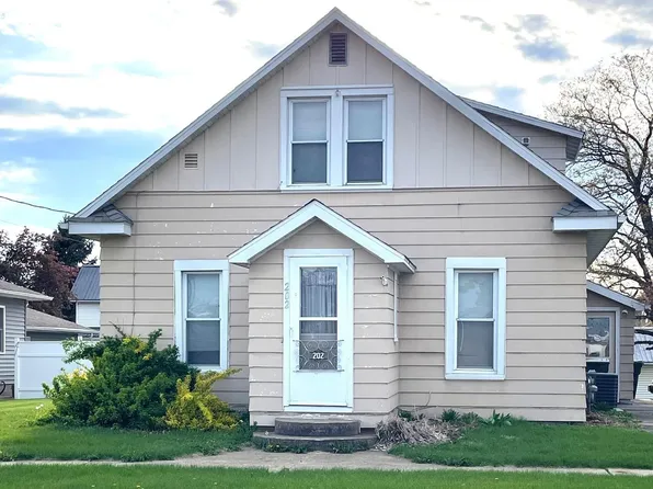 202 N 3rd St, Montezuma, IA 50171