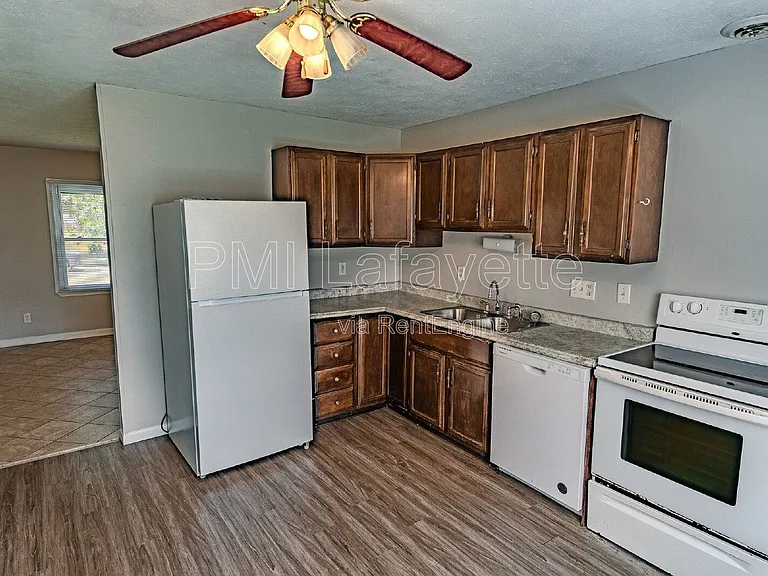 821 Julia Ln — Photo 20
