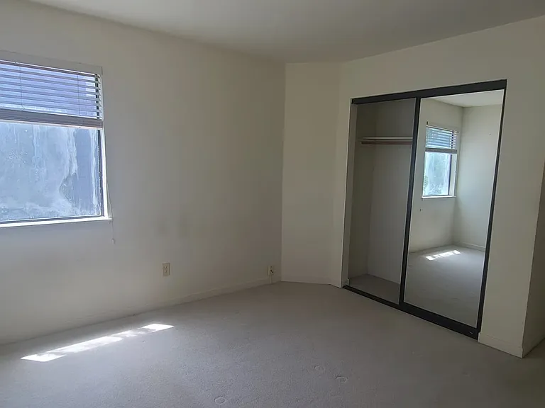 211 Kingswood Ct — Photo 13