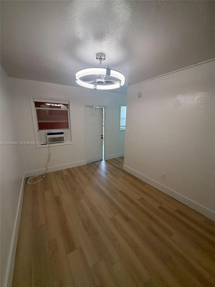 Building Photo - 3669 Thomas Ave #9