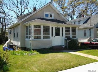 26 W End Ave, Freeport, NY 11520