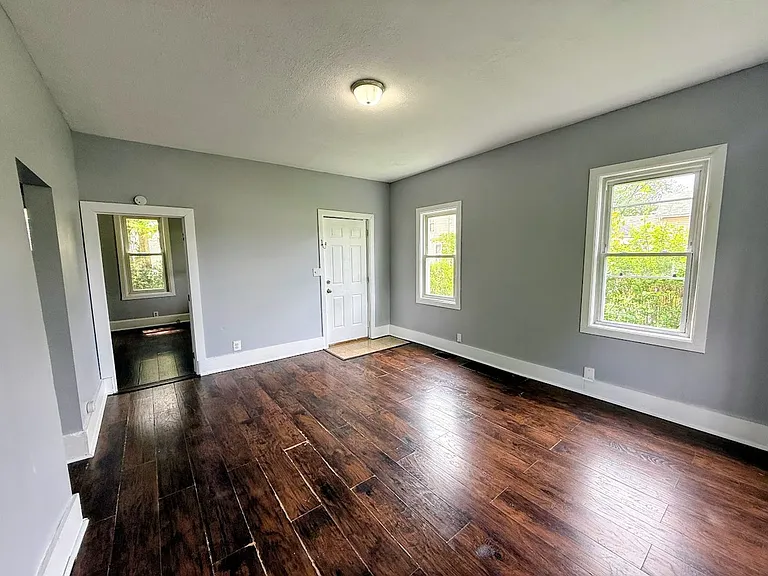 316 Young Ave NE — Photo 3