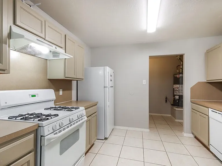 21243 Linden House Ct — Photo 7