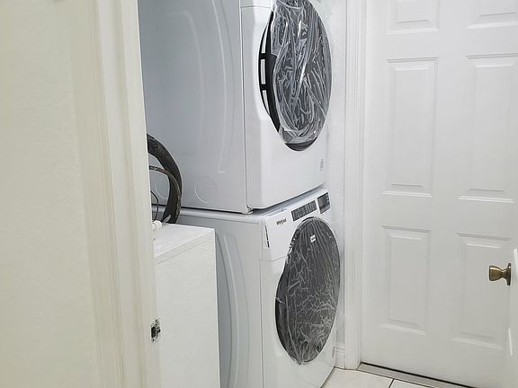 3rd image of 1079 Mulberry Pl