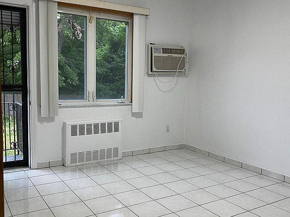 4th image of 6225 69th Ln Floor 1