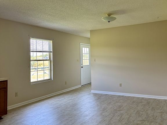 4th image of 136 Hunt Hollow Dr