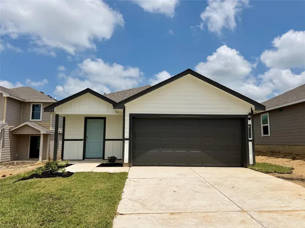 1252 Hickory Grove St, Brenham, TX 77833