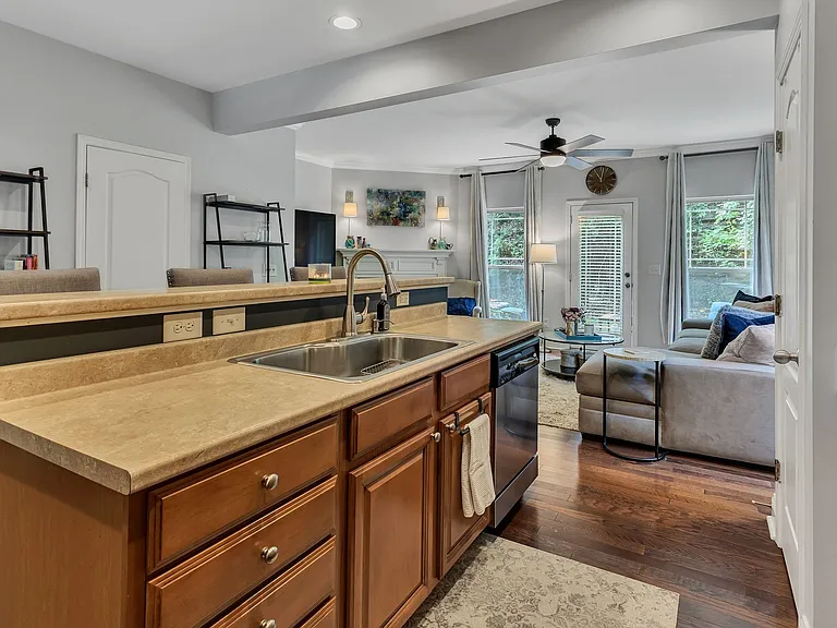 1077 Woodbury Falls Dr — Photo 12