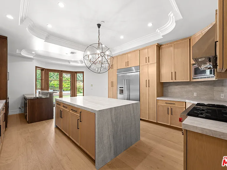 119 N Maple Dr — Photo 12