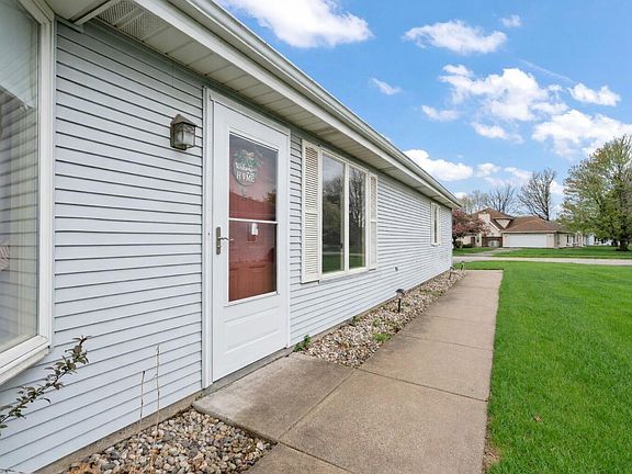 3rd image of 121 Bluegrass Dr