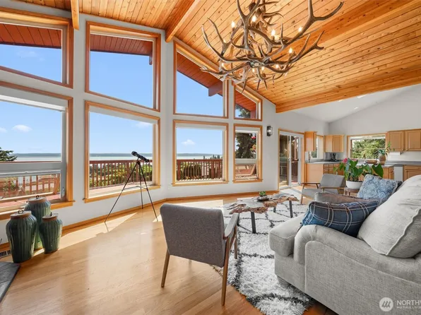 1489 Crestview Drive, Camano Island, WA 98282