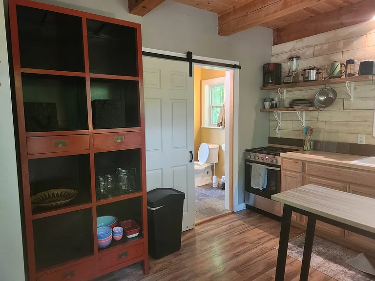 18 Cowan Ln — Photo 1