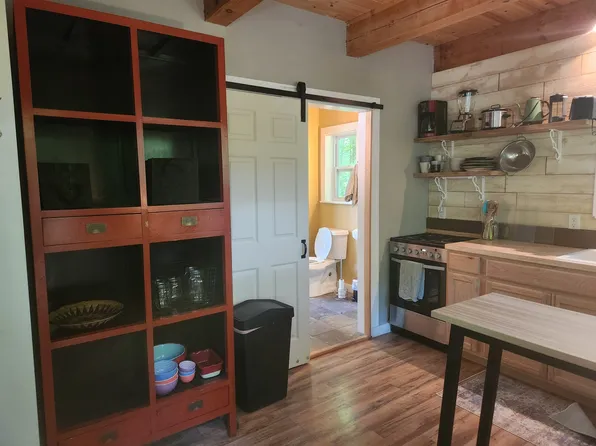 16 Cowan Ln, Fairview, NC 28730