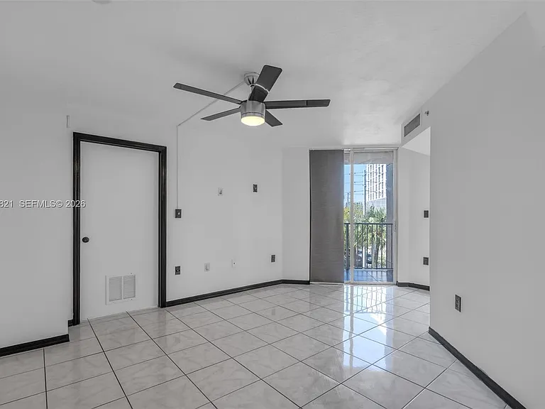 102 SW 6th Ave #201 — Photo 2