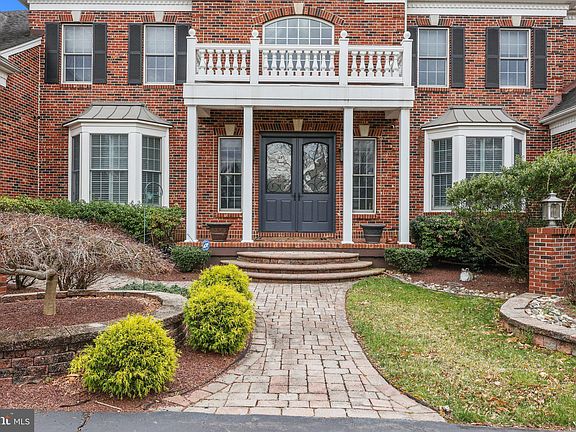 3rd image of 28 Claire Dr