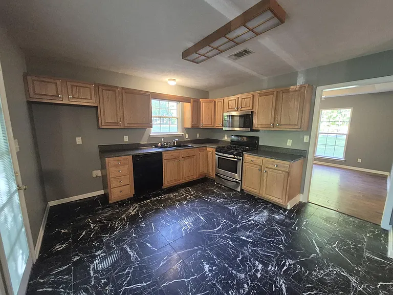 712 Michael Dr — Photo 17