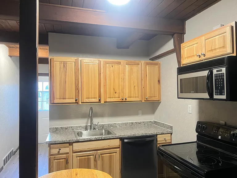 888 Salem St — Photo 4