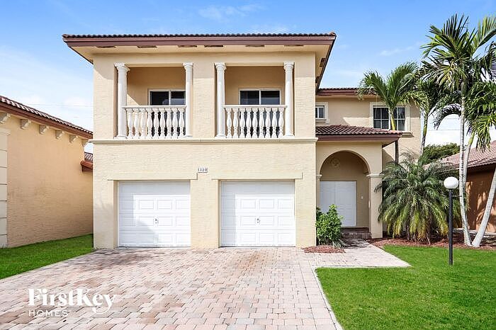 1st image of 1320 NE 41st Pl