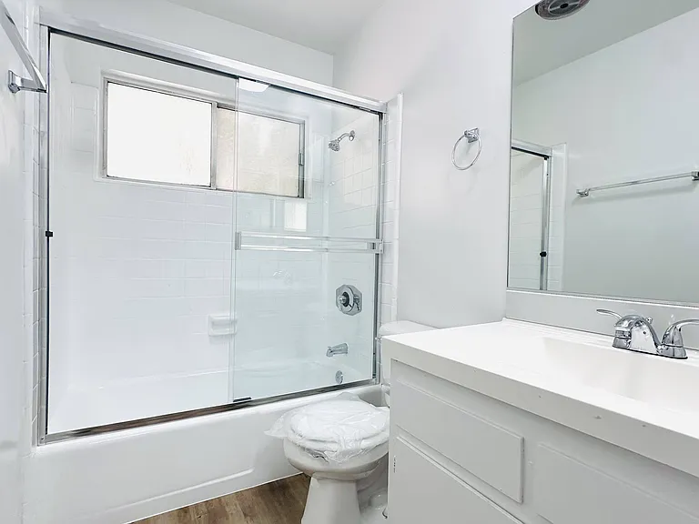Lido Apartments - 2311 Bentley Ave — Photo 18