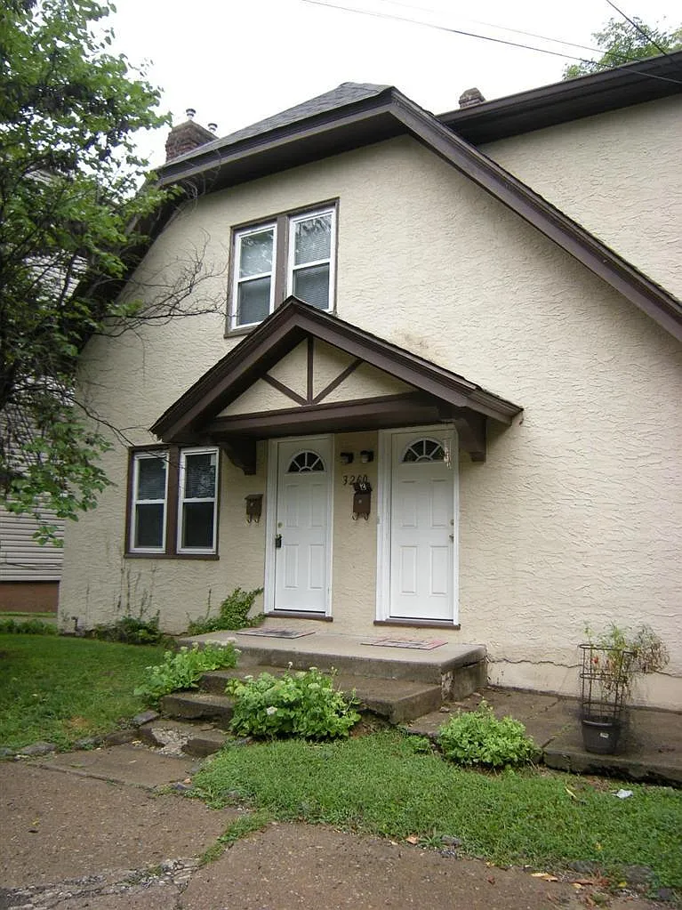 3260 Berwyn Pl photo 1