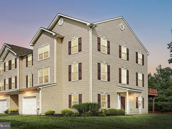 2301 Sunny Hill Cir #2301, York, PA 17406