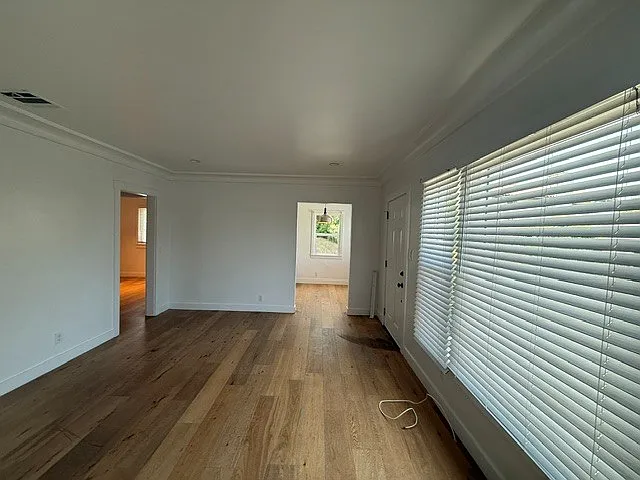 360 Parkman Ave — Photo 5