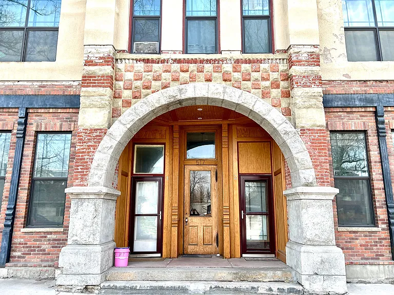 517 E. Broadway St. — Photo 3