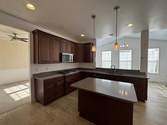136 Alliance Ct — Photo 15