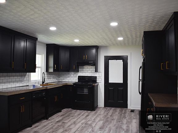 5th image of 807 City Lake Dr