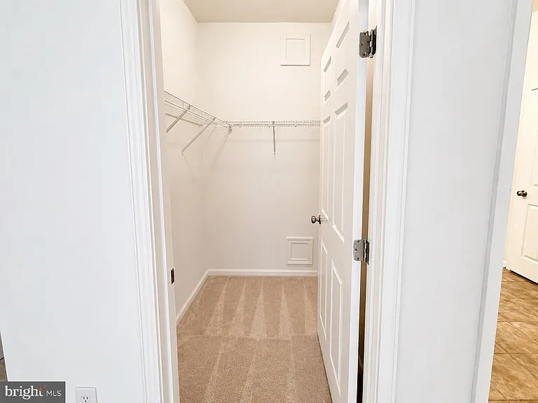 2585 Eastbourne Dr — Photo 20