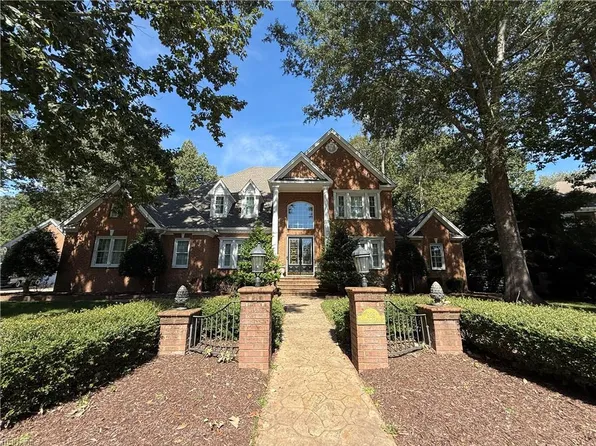 928 Blackthorne Dr, Chesapeake, VA 23322