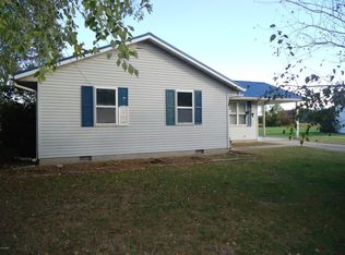 603 Prairie View Dr, Salem, IL 62881