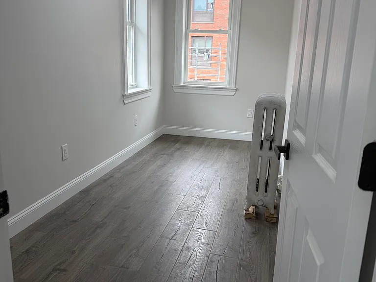 E 232nd St — Photo 8