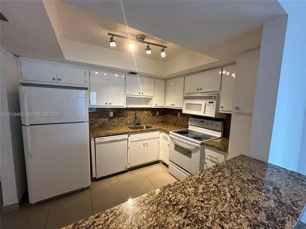 7118 Bonita Dr APT 305, Miami Beach, FL 33141
