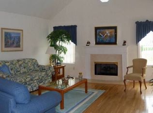 37 Elizabeth Cir, Sandy Hook, CT 06482