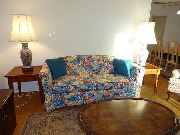 4th image of 615 10th Ave NE