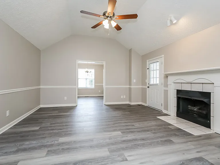 2431 English Hill Dr — Photo 3