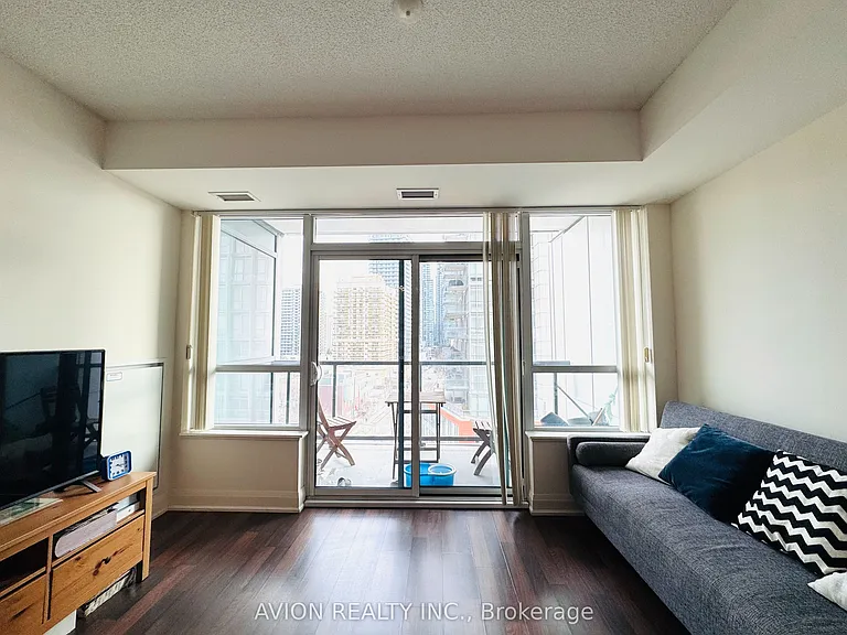 68 Canterbury Pl #702 — Photo 7