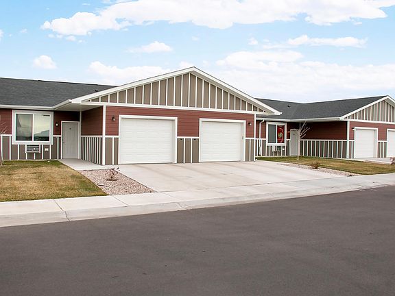 Attached garage included in rent at no additional charge.