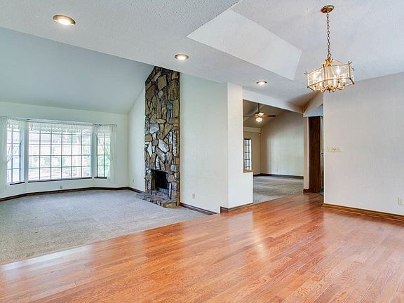 5th image of 2830 Meadowlark Ln