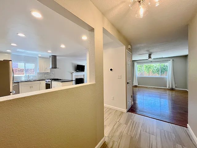 3 bed, 1392 sqft, $4,000 — Photo 2