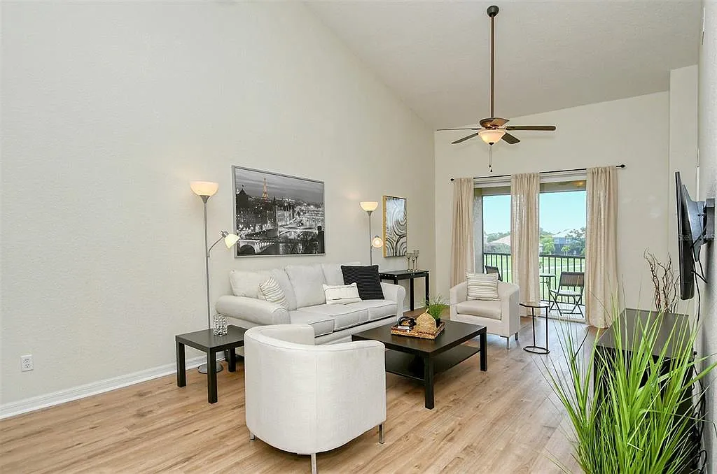 2 bed, 2.0 bath, 1104 sqft, $4,000 — Photo 4