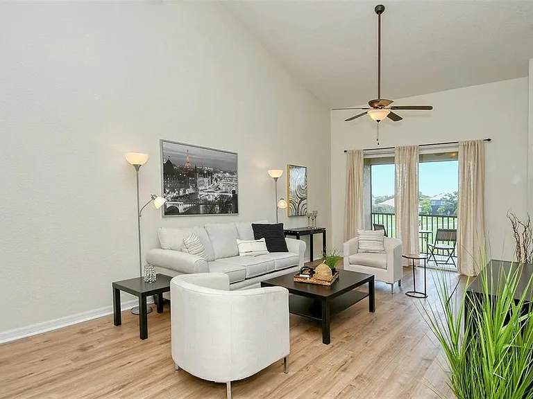 905 Fairway Cove Ln #205 — Photo 4