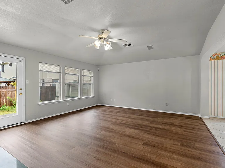 3904 Cadoz Ct — Photo 17