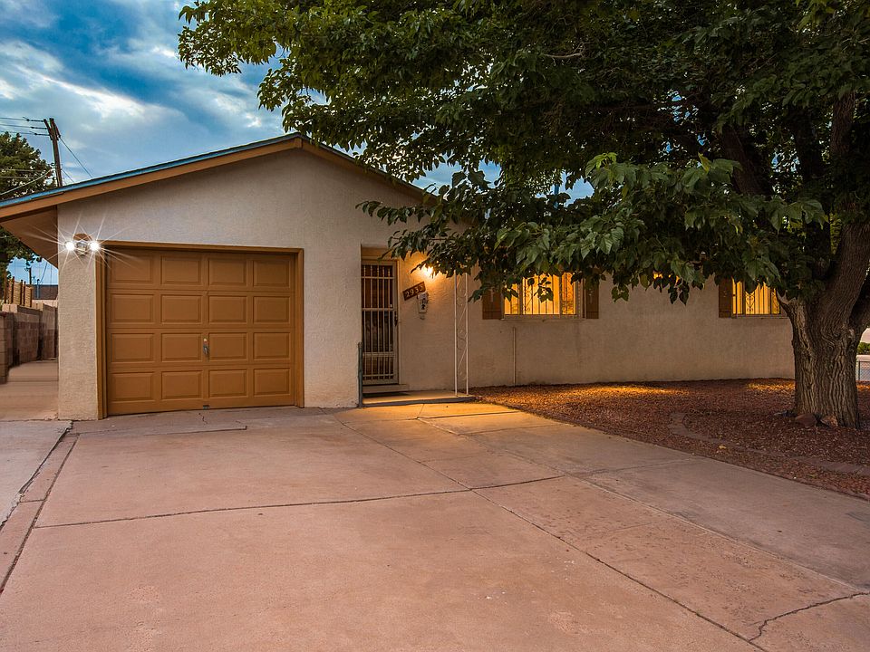 1st image of 2933 Solano Dr NE