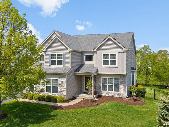 2nd image of 3233 Moraine Dr