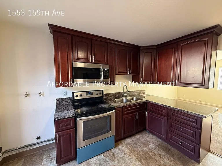 1553 159th Ave — Photo 8